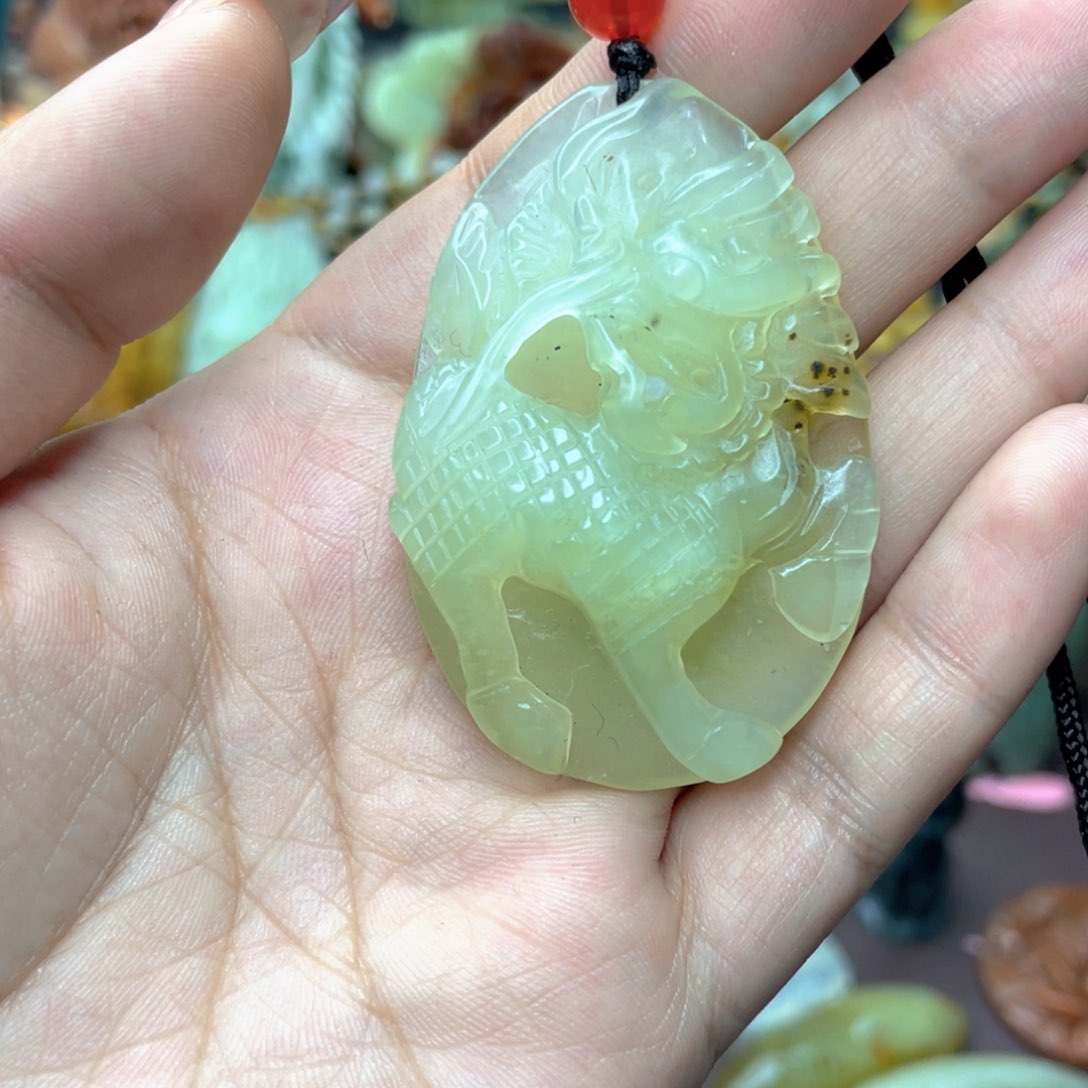 蛇纹石玉颈饰未镶嵌