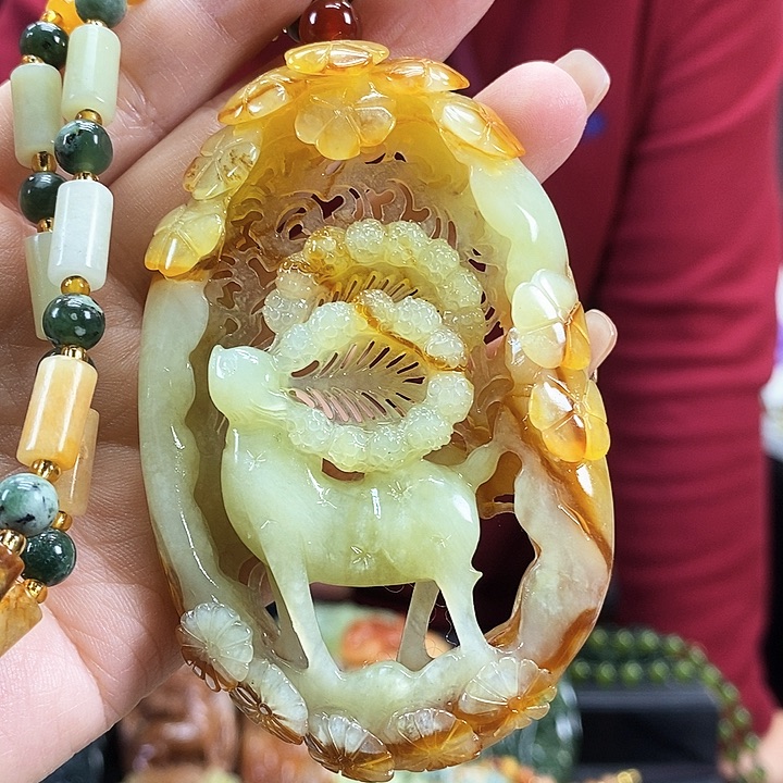 蛇纹石玉吊坠未镶嵌