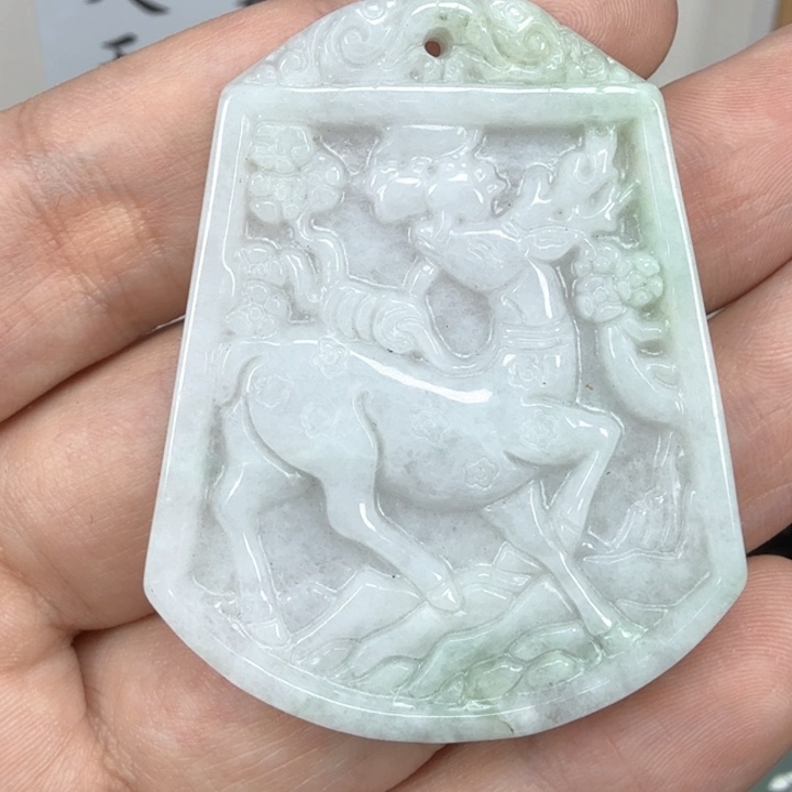 翡翠挂件未镶嵌翡翠