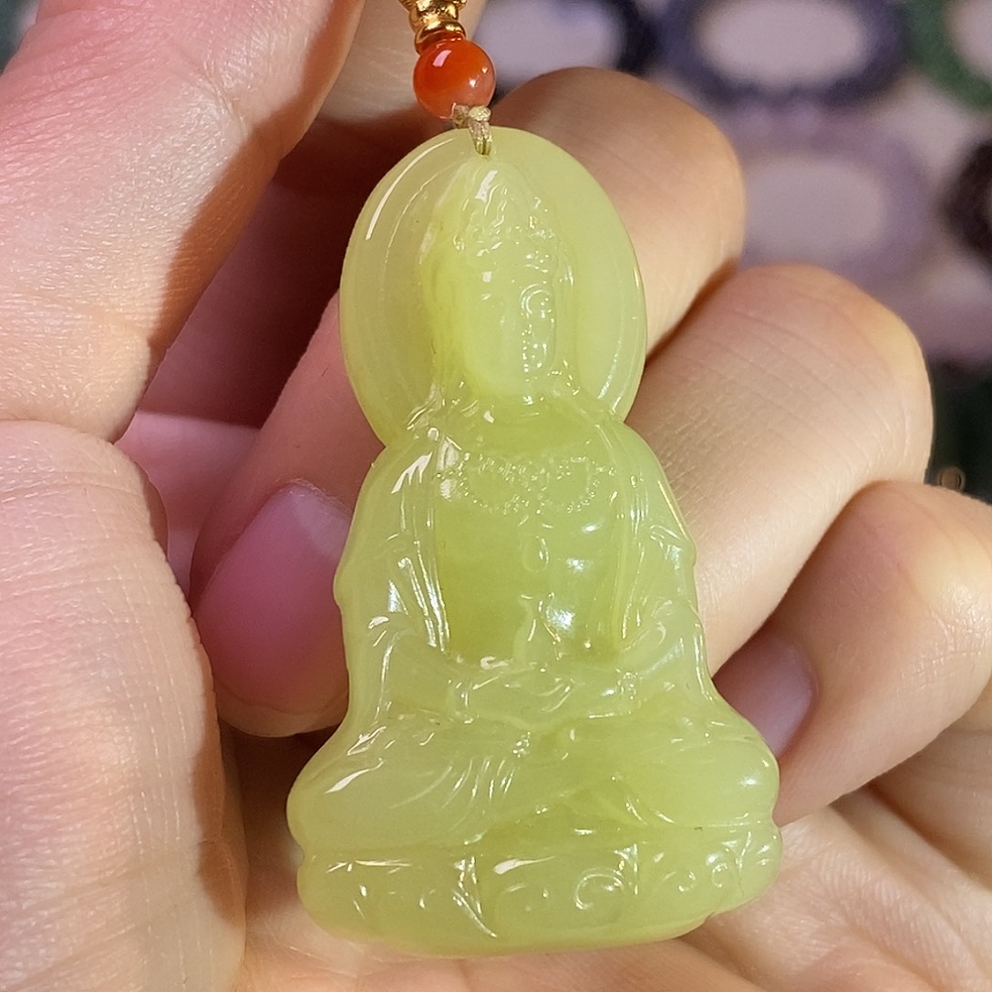 颈饰未镶嵌和田玉黄口料观音吊坠