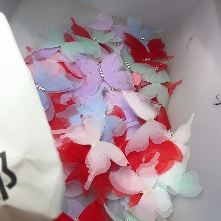 3层带钻薄纱蝴蝶20个