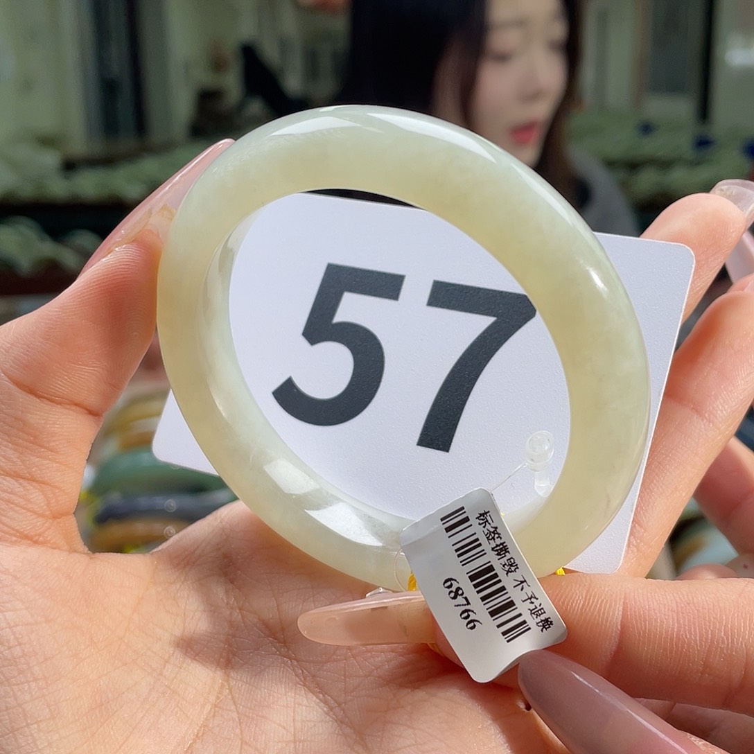 和田玉手镯未镶嵌纹