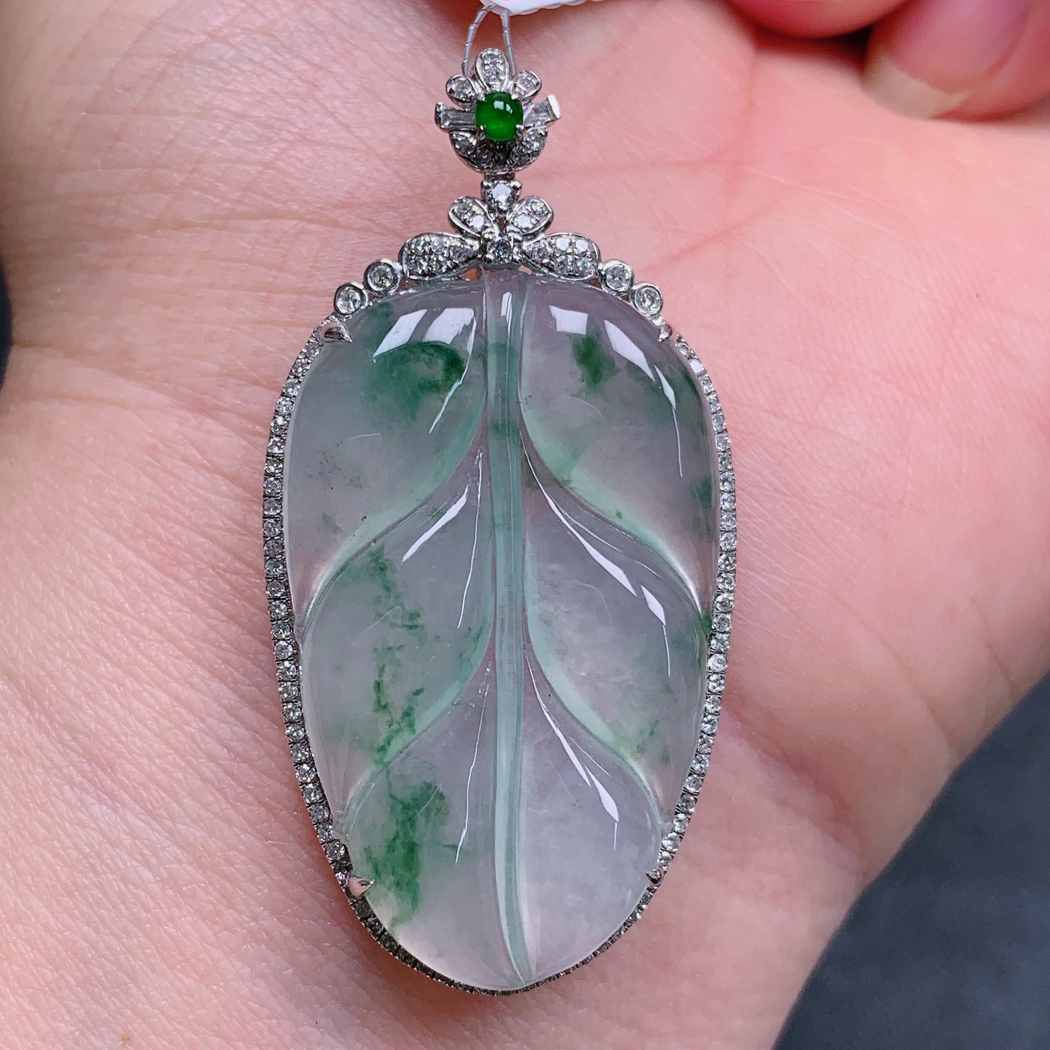 天然缅甸翡翠A货18k冰种飘花叶子气质精美尺寸45.3*23.2*7.3 283