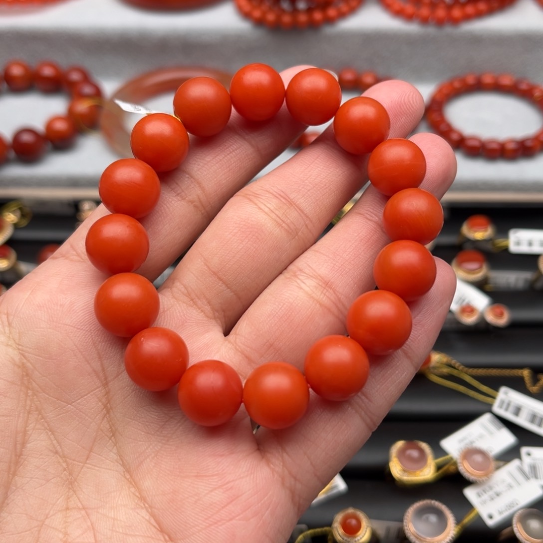 南红玛瑙手串未镶嵌保山柿子红