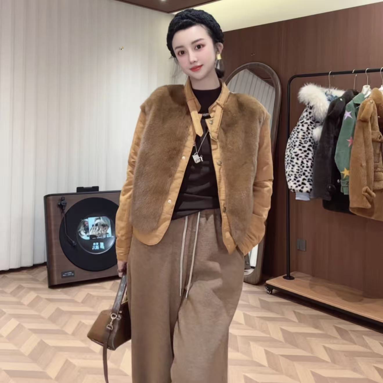 郭夫人 | 2025高端轻奢名媛时尚经典焦糖色拼貂女外套-251001