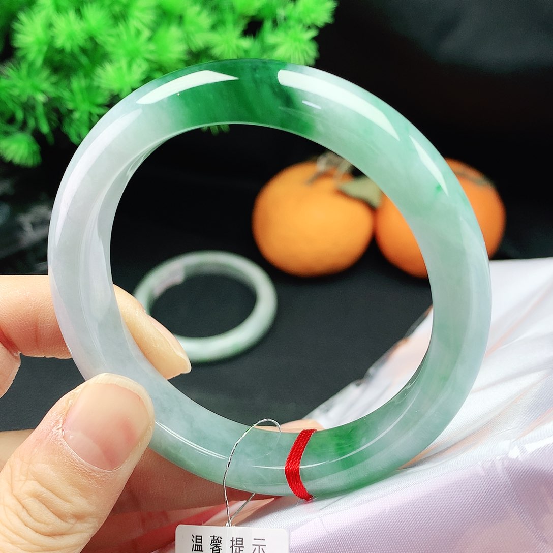 翡翠手镯未镶嵌57圈