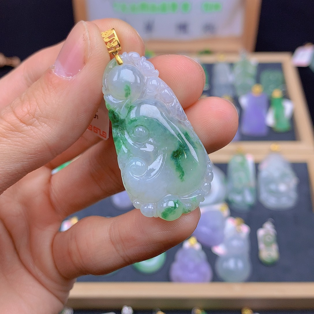 翡翠颈饰18K金镶嵌翡翠