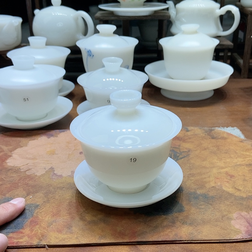 【闪购商品】你自己吃哇吃的多长啊有钱给买衣服