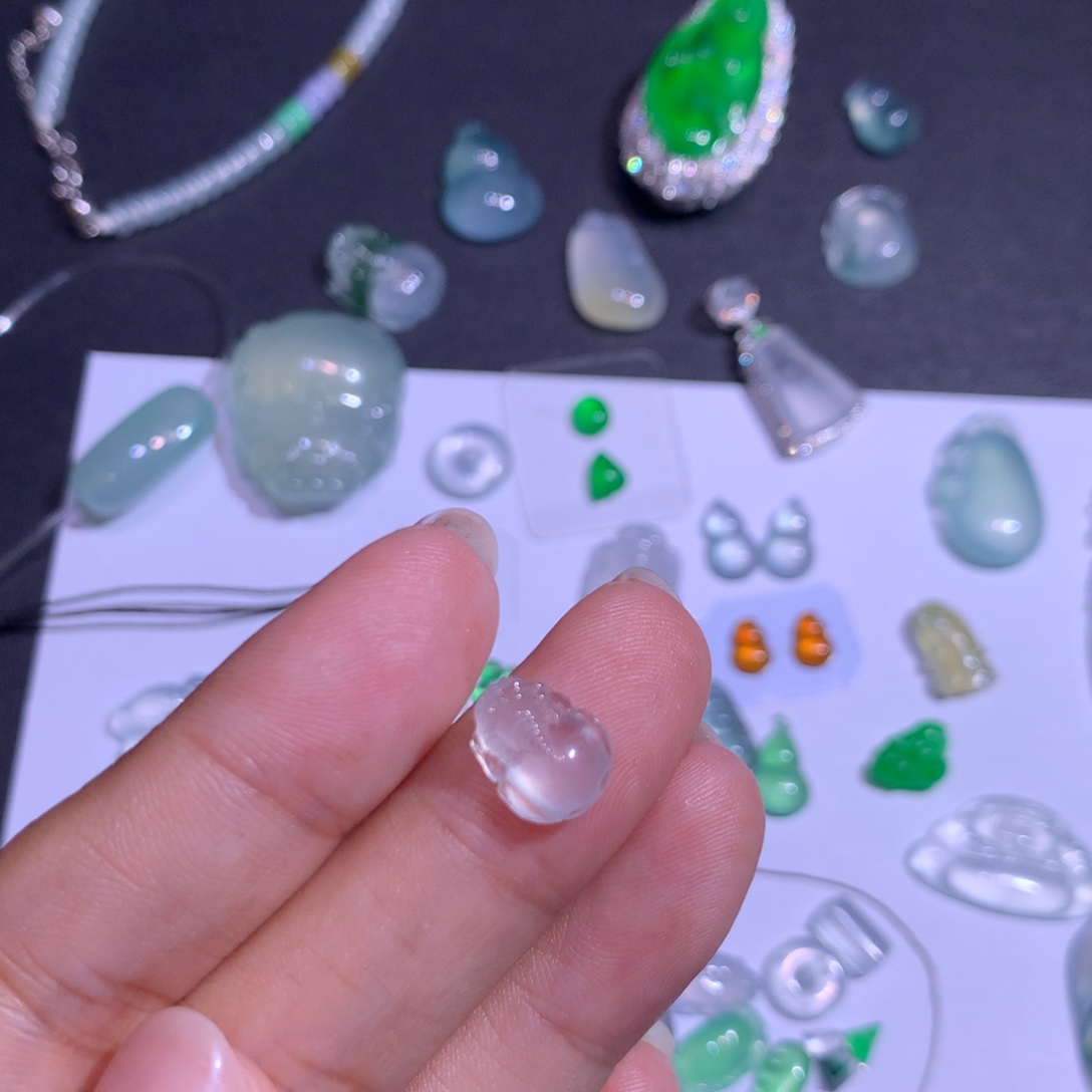 颈饰未镶嵌翡翠貔貅