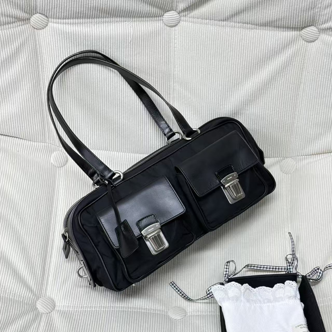 95新 Prada/普拉达 黑银降落伞双兜单肩包时尚黑色底长30123656