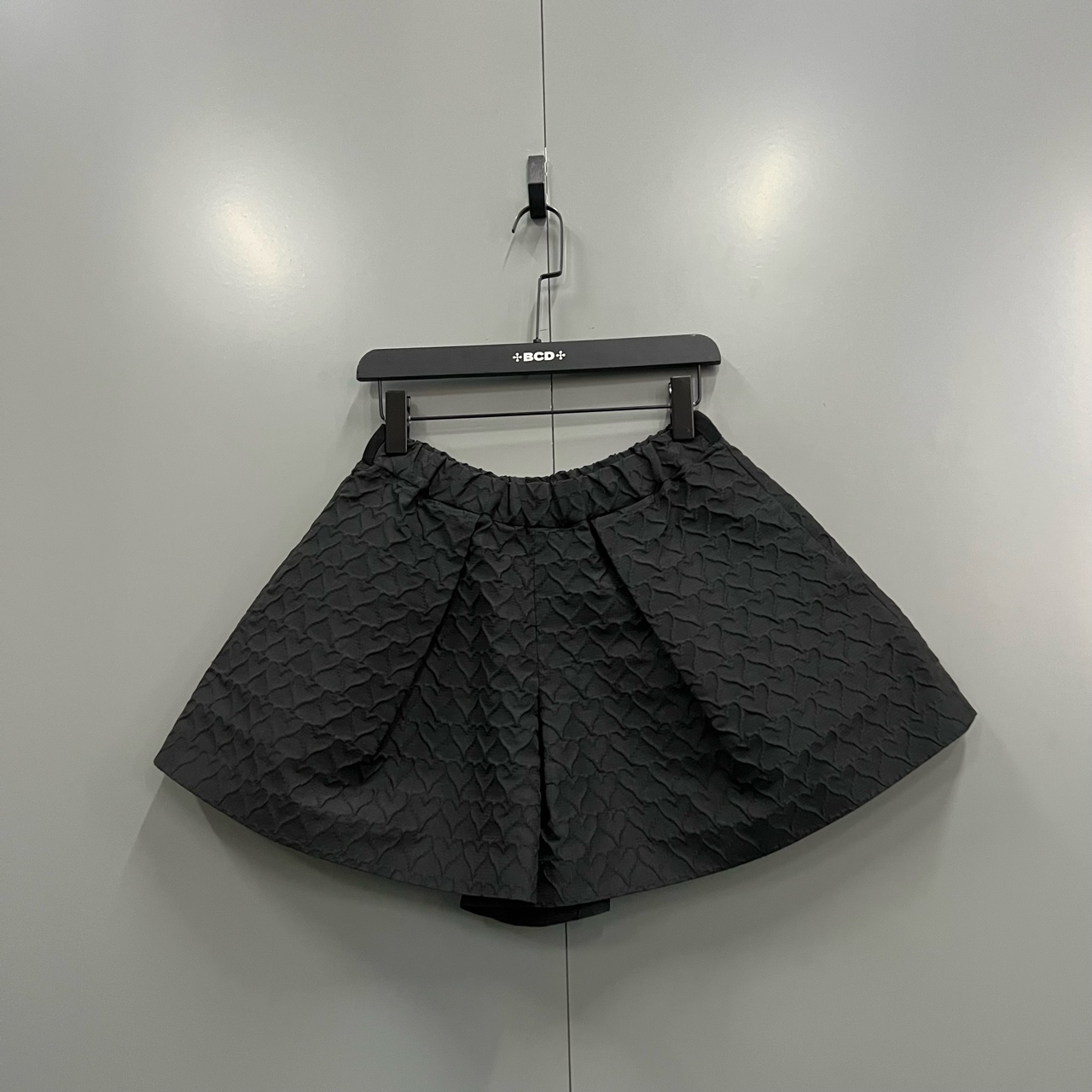 95新 Valentino/华伦天奴 （ll) 爱心压纹短裤 38码/