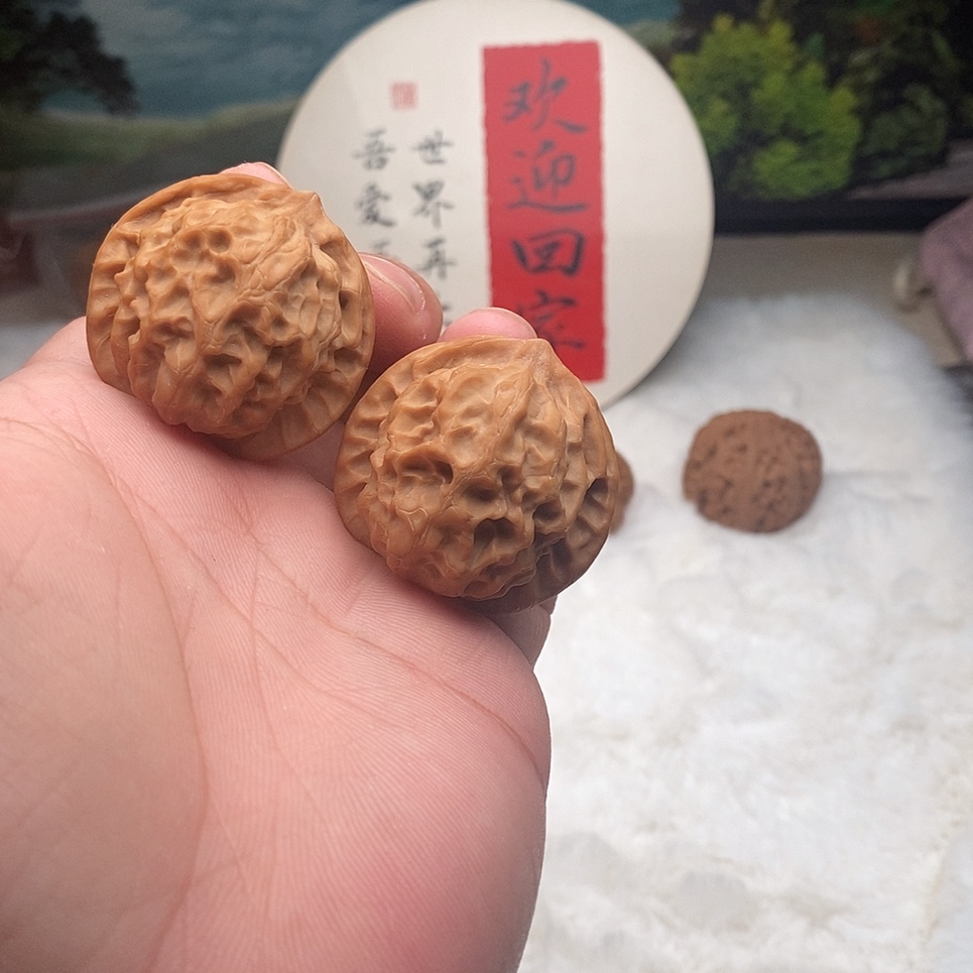 L***2文玩核桃吊坠龙鳞