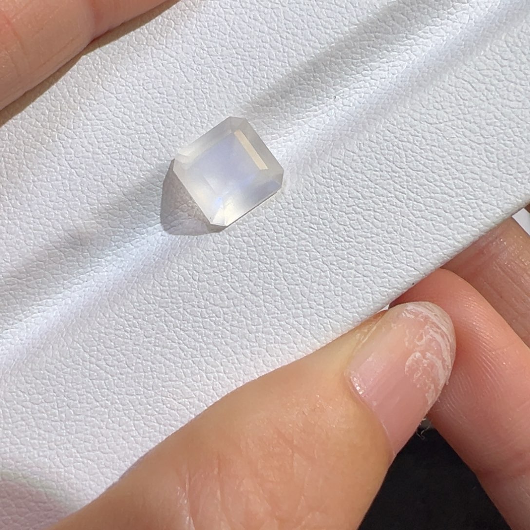 月光石未镶嵌裸石2.46ct