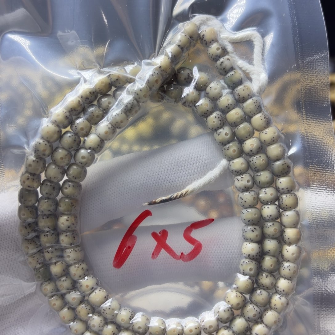 听***曳星月菩提手串通体留白