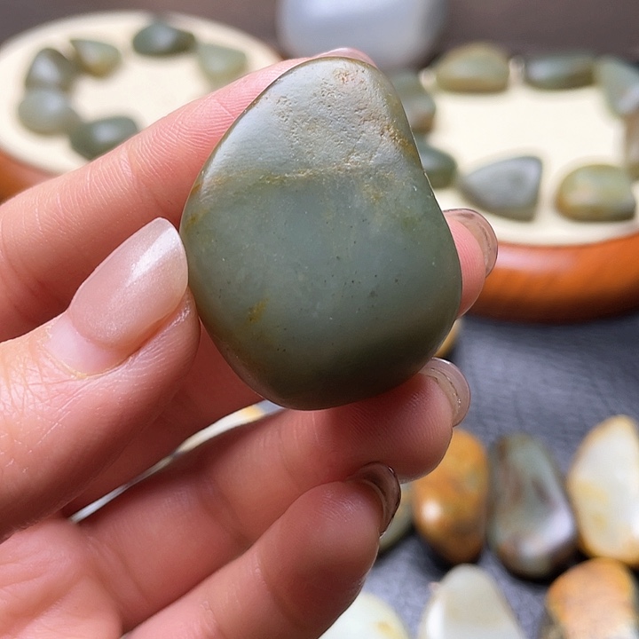 和田玉颈饰未镶嵌8