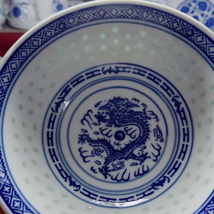 青花玲珑7寸面碗荷叶边龙纹