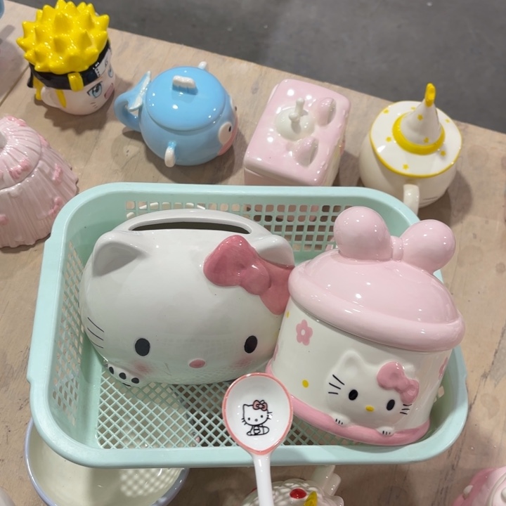 紫砂在外面吃了饭在回你电话