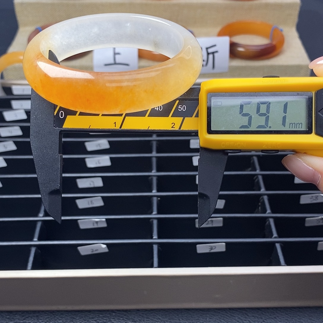 未镶嵌石英质玉（黄龙玉）手镯2号