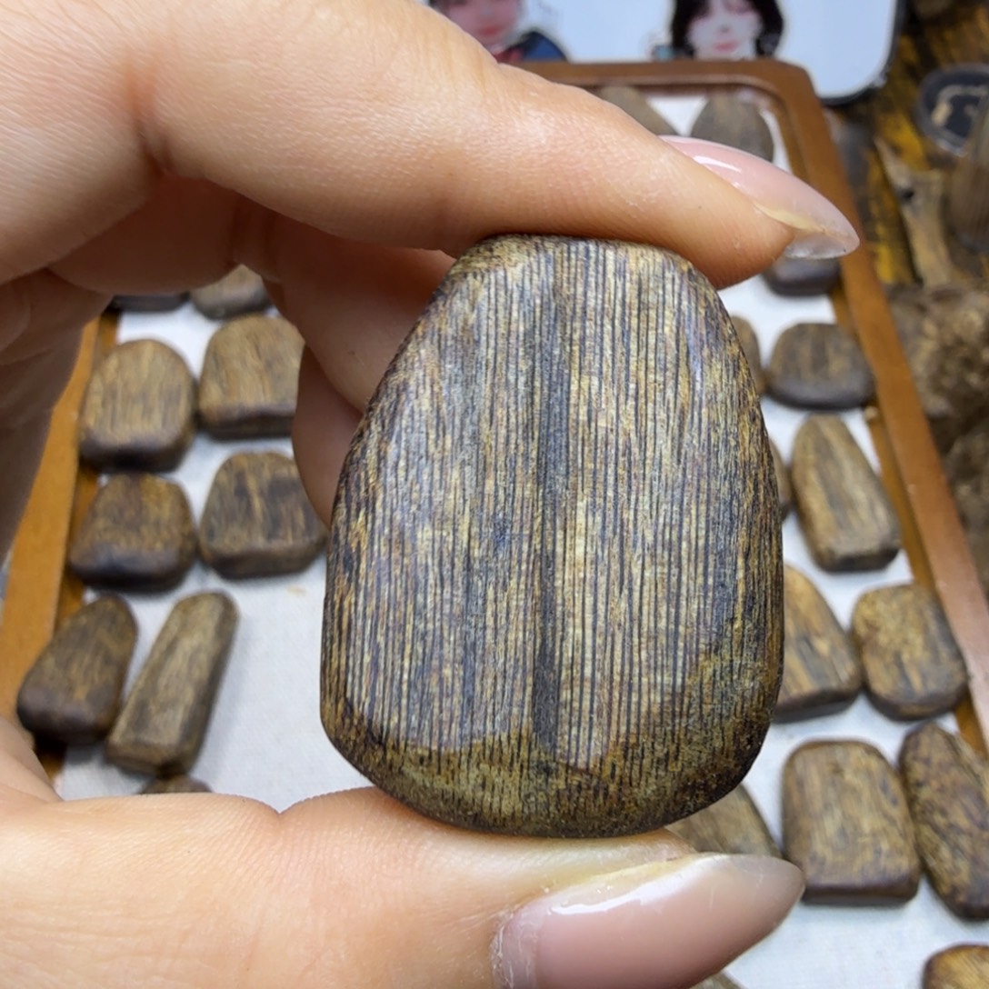 M***U沉香碎屑沉香无事牌6.2克多样性发一个