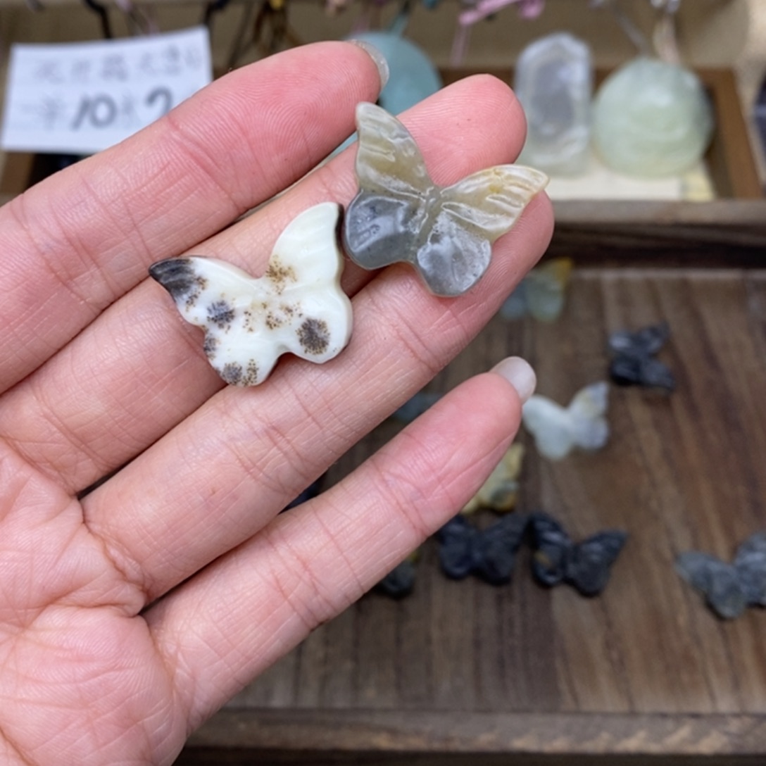 哟***哦蛇纹石玉未镶嵌颈饰