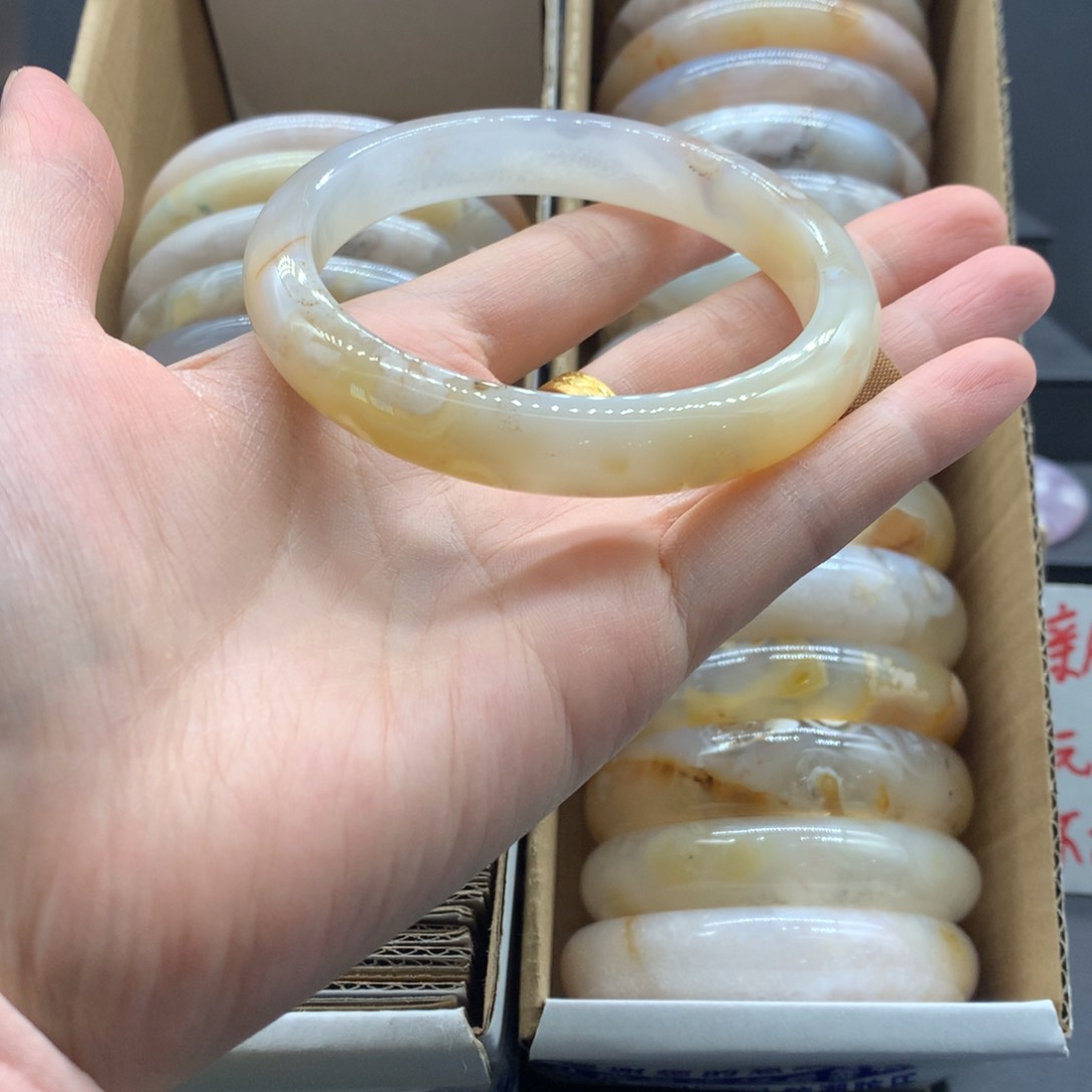 【闪购商品】玛瑙/玉髓手镯未镶嵌s****瑰