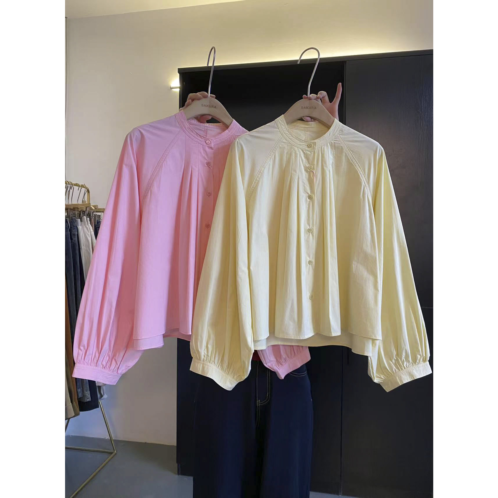 璎婲sᴀᴋᴜʀᴀ【月光布丁】岚韩版气质立领重工压褶单排扣插肩袖衬衫