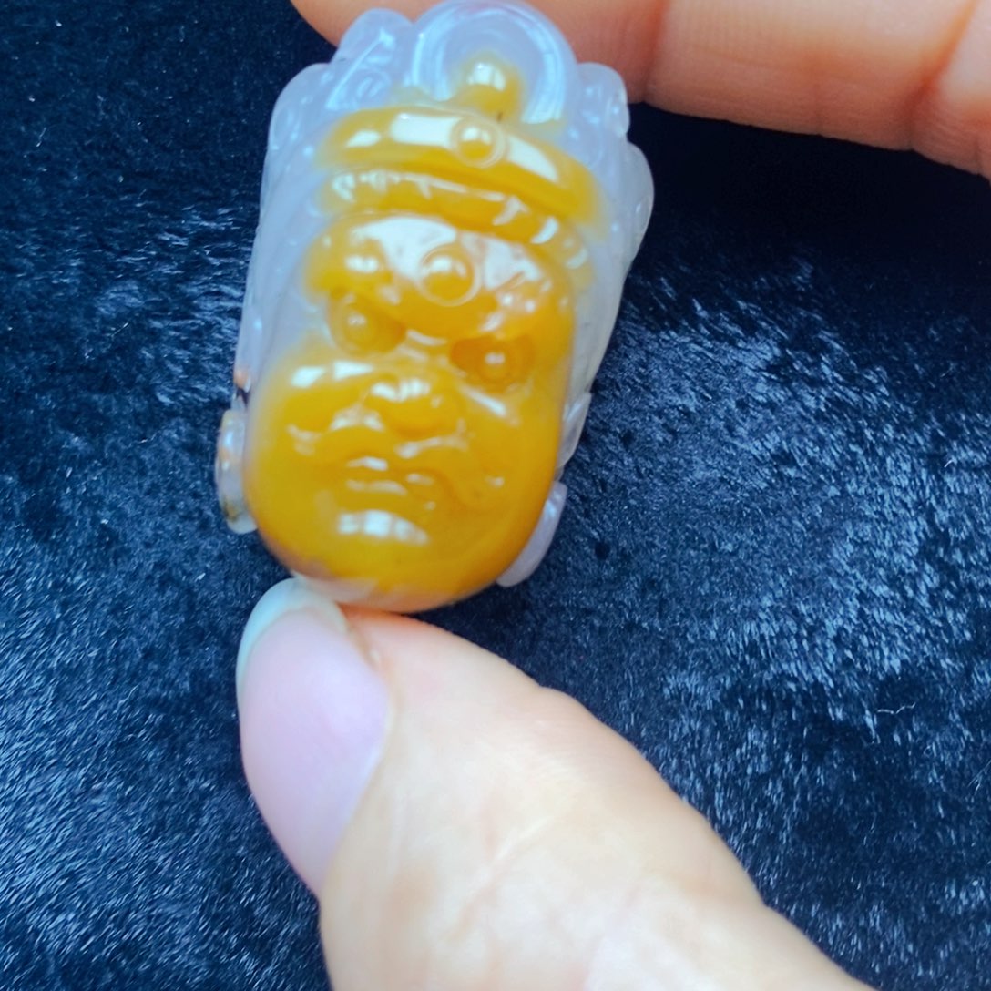 未镶嵌石英质玉（黄龙玉）颈饰