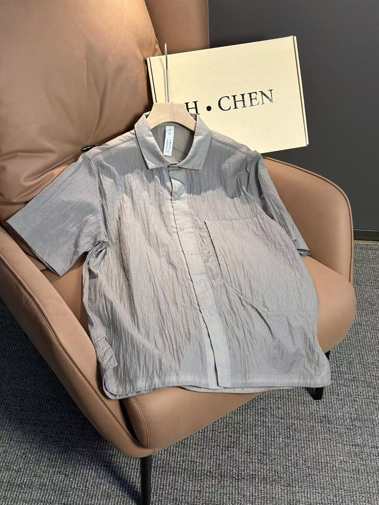 H.Chen-褶皱薄款肌理感休闲Polo领拼接短袖衬衫套装