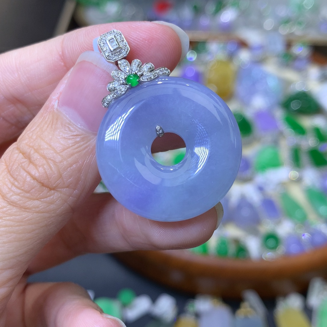 颈饰18K金镶嵌翡翠