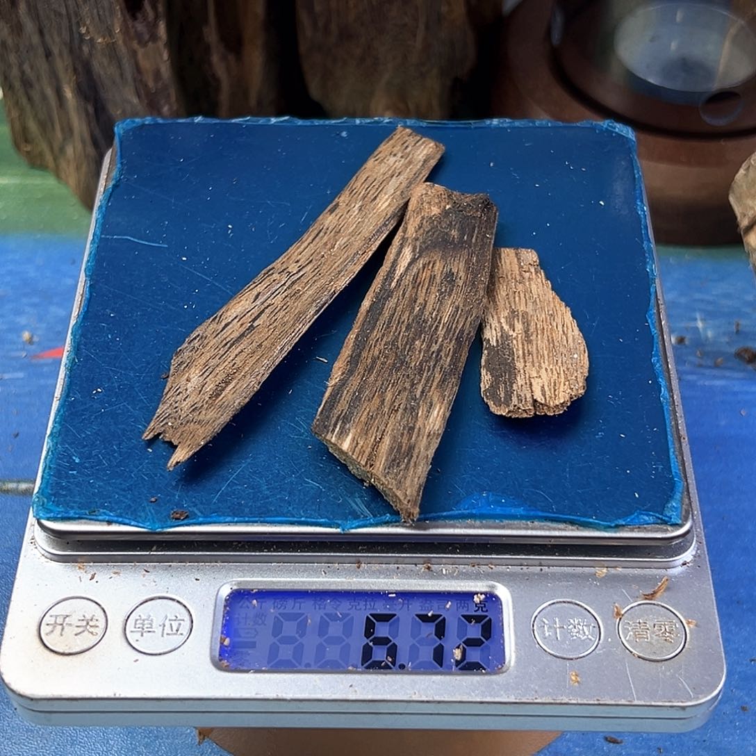 香料绿奇楠虫漏白棋6克