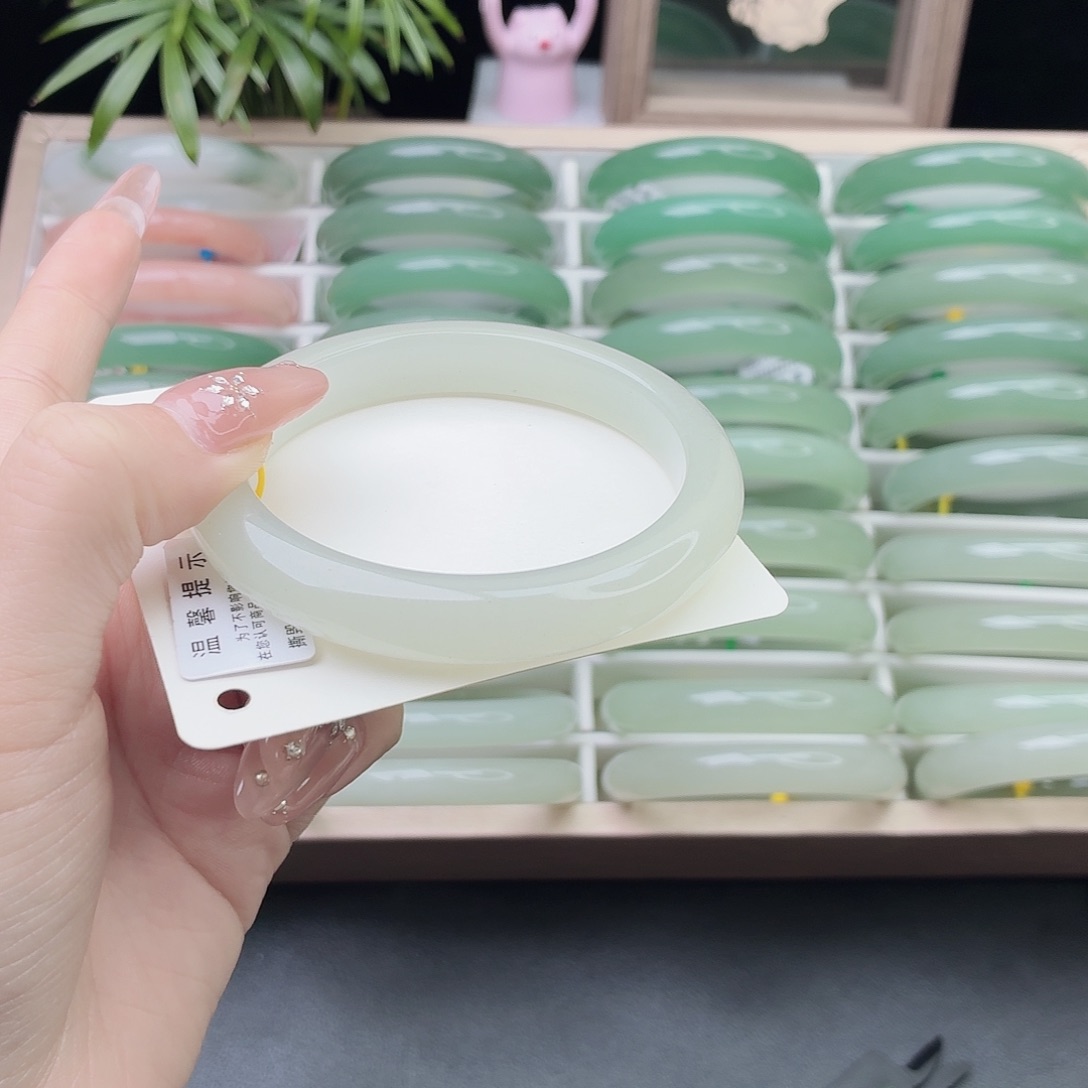 石英质玉未镶嵌手镯