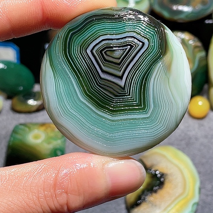 玛瑙珠宝奇石未镶嵌春**明