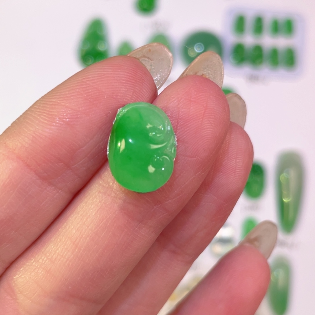 樂***翡翠未镶嵌颈饰裸石