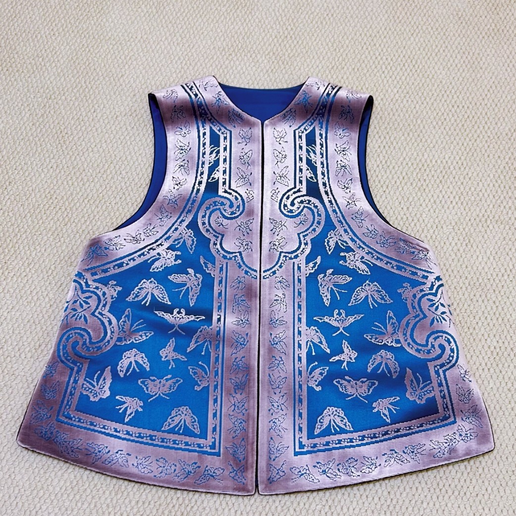 特惠归藏雅集中式漳绒蝴蝶如意纹圆领对襟紫色马甲