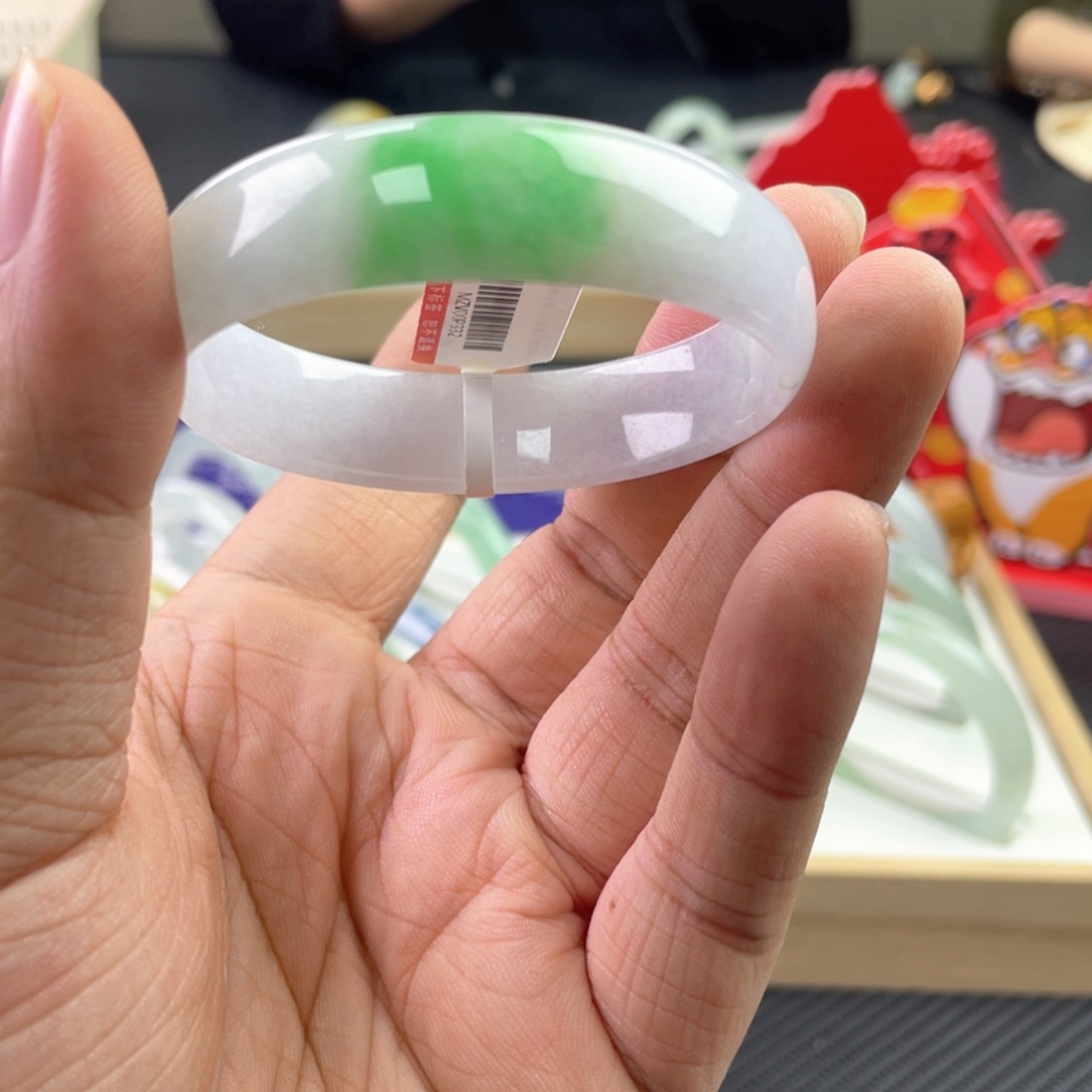 翡翠手镯未镶嵌天然缅甸a货翡翠手镯