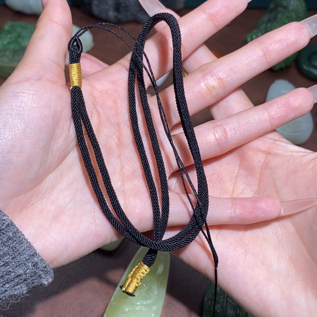 阿***生和田玉未镶嵌颈饰