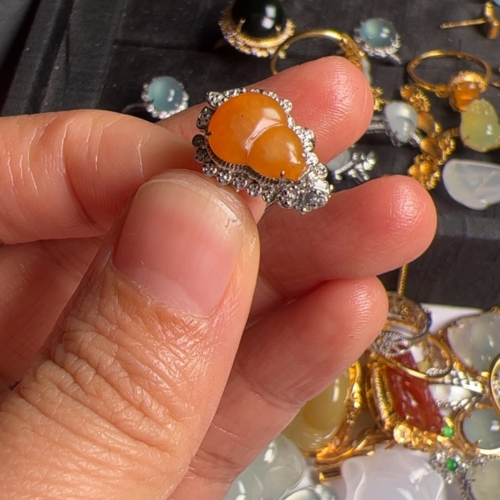 翡翠戒指18K金镶嵌翡翠吊坠项链