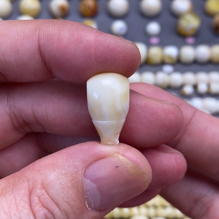 蜜蜡裸石未镶嵌心***?