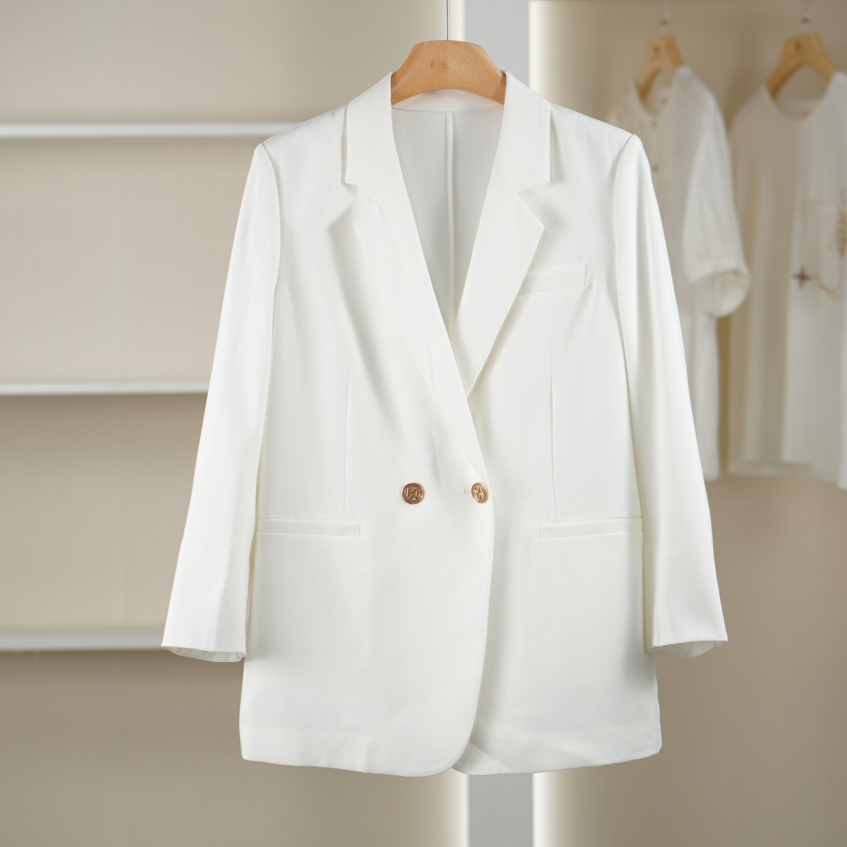 麦迪尚品【依X】50803265 春季气质宽松简约西服外套品牌撤柜女装