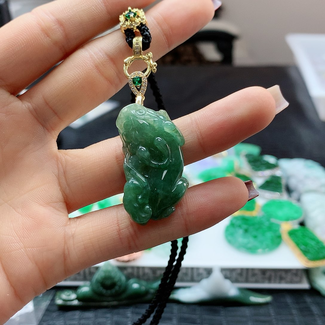 【闪购商品】翡翠吊坠(赠链)未镶嵌