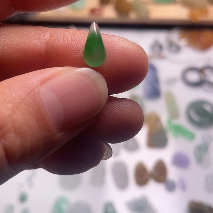 定制翡翠未镶嵌冰绿水滴