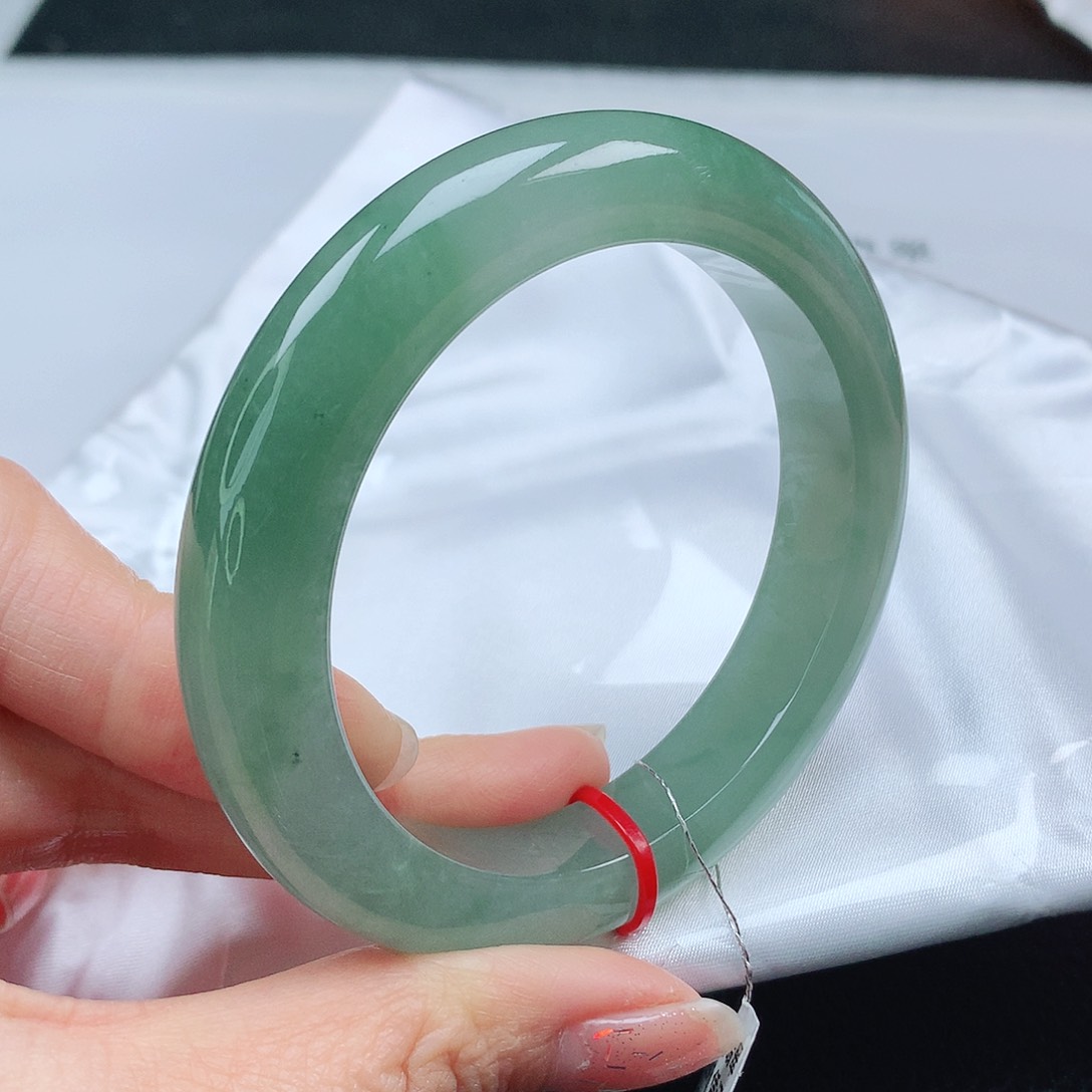 翡翠手镯未镶嵌56圈