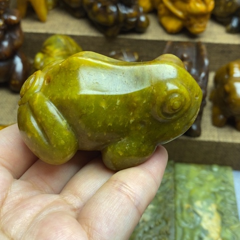 未镶嵌蛇纹石玉颈饰25