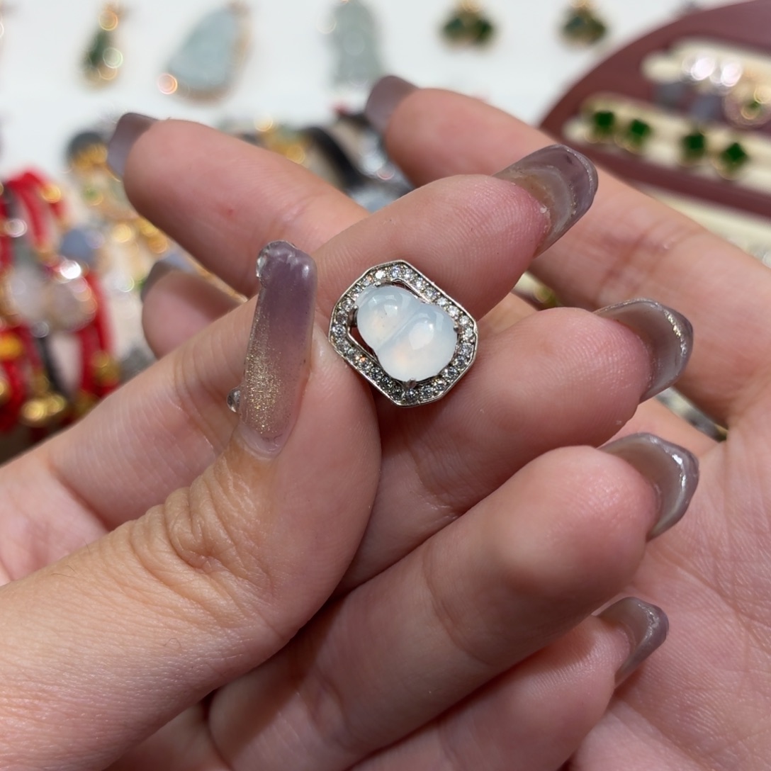 翡翠银S925镶嵌颈饰葫芦