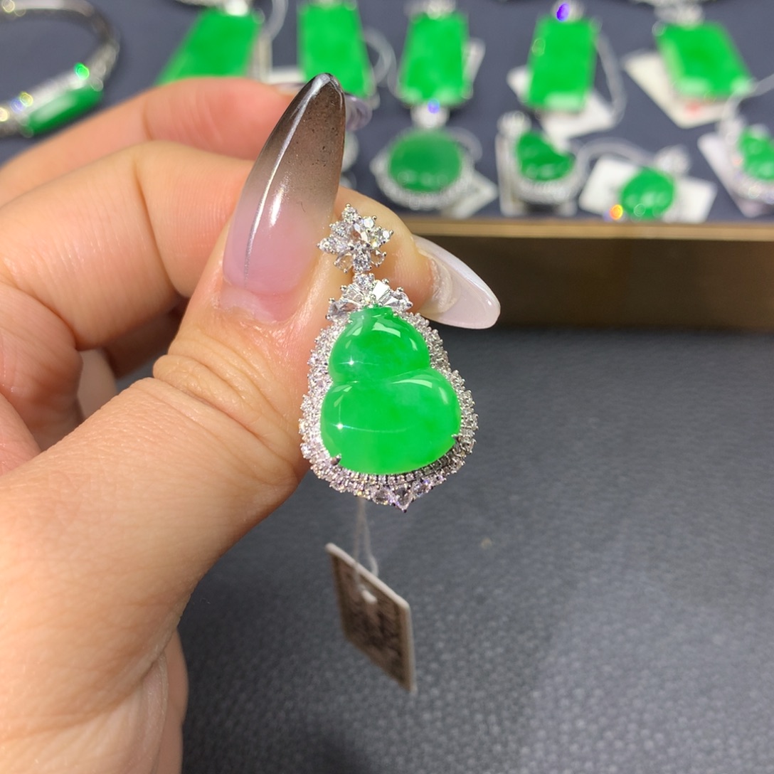 翡翠颈饰18K金镶嵌翡翠