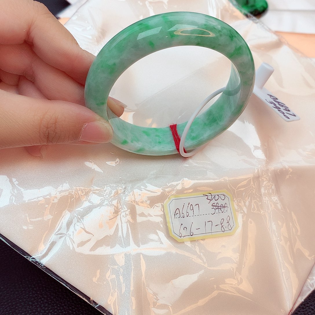 翡翠手镯未镶嵌天然缅甸翡翠A货