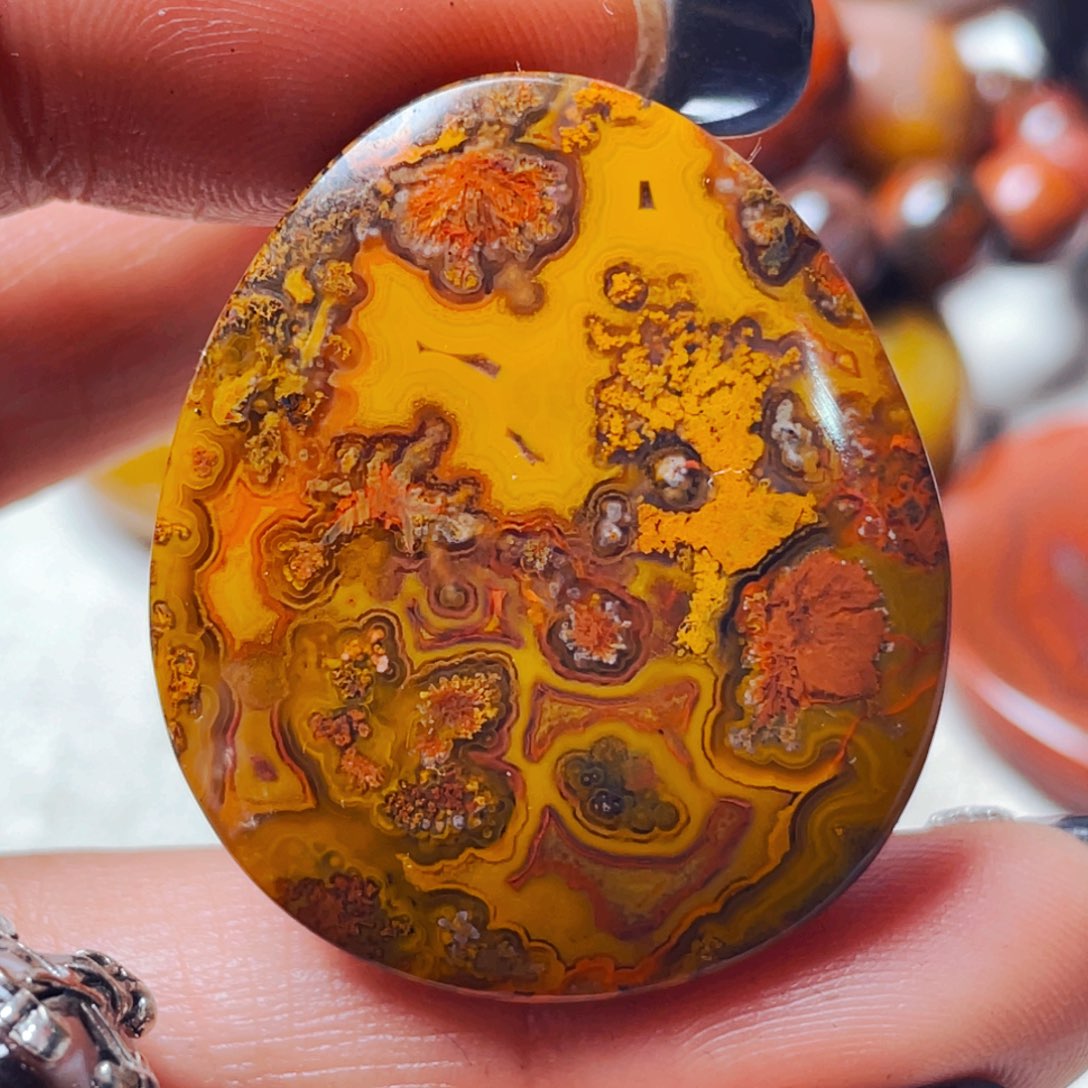 未镶嵌颈饰玛瑙/玉髓倚***眠