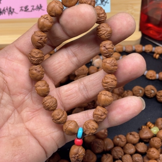 龙纹桃核财神手串