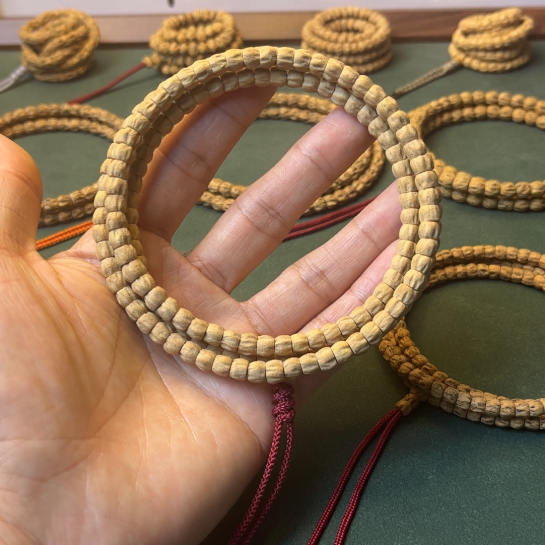 豆***.柏香籽/百香籽吊坠