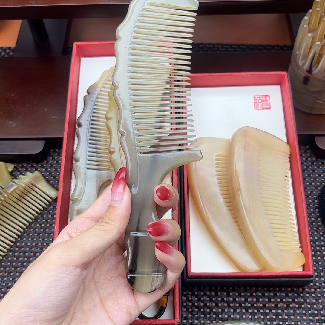 纯手工制作纯牛角梳子